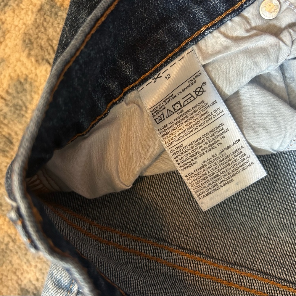 2 pairs women’s Old Navy jeans - Picture 10 of 10